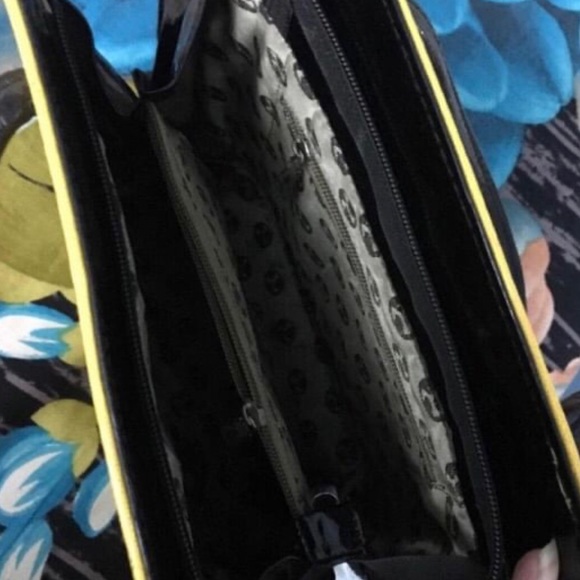 Yellow handbag (no negotiation) - Picture 2 of 3